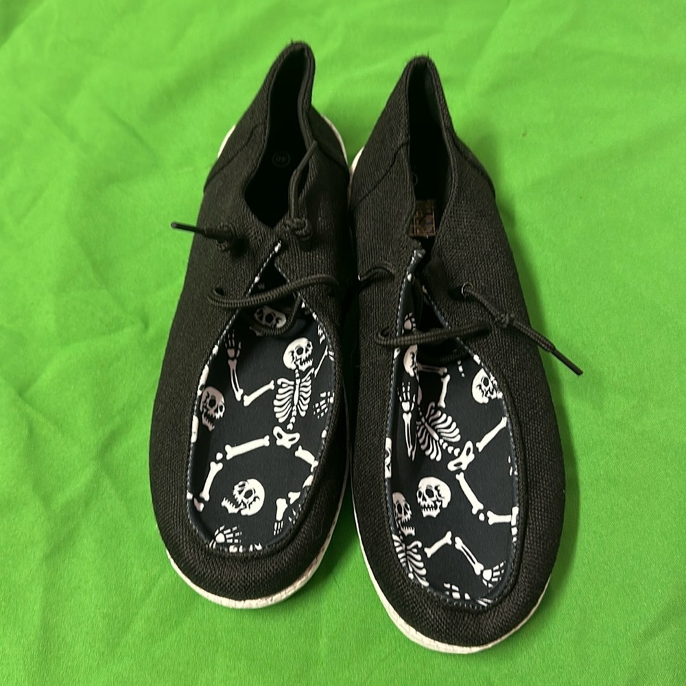 Brand new skull shoes